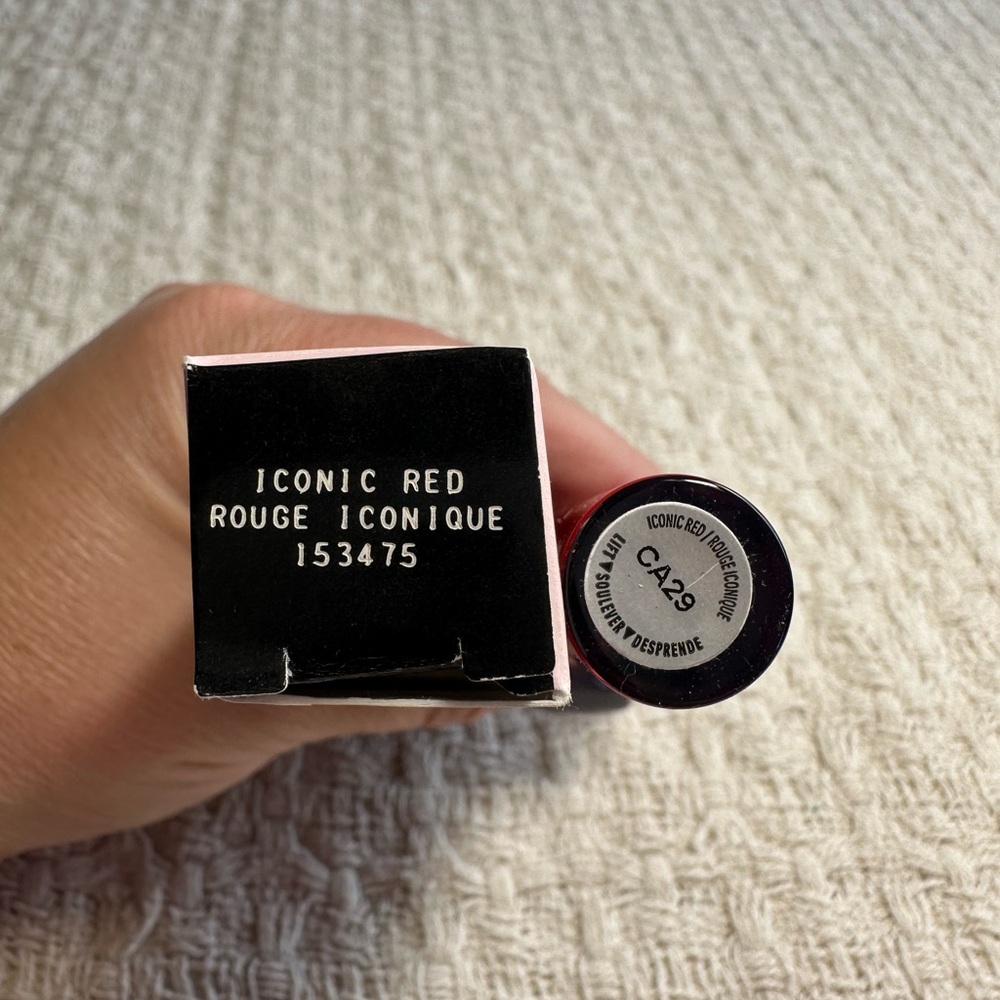 Mary Kay Unlimited Red Lip Gloss - Iconic Red - Picture 2 of 2